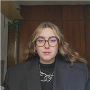 Profesora de Diseño de Moda, imparto clases de historia de la moda, estilismo, dibujo y diseño, fomentando la creatividad.